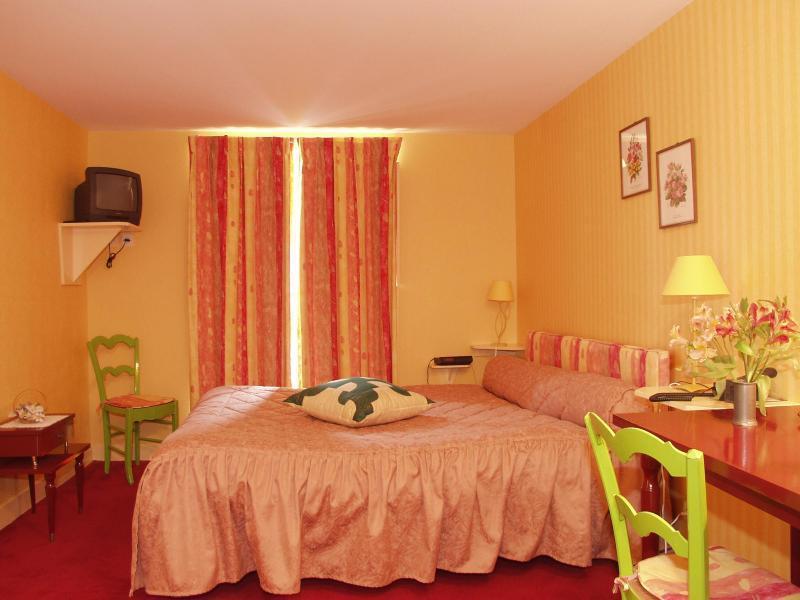 Logis Hotel O En Couleur Oucques Kültér fotó