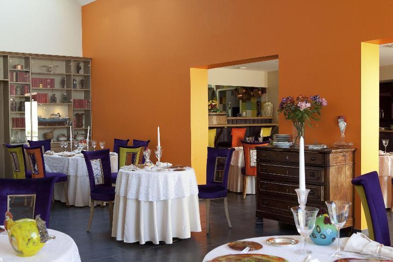 Logis Hotel O En Couleur Oucques Kültér fotó