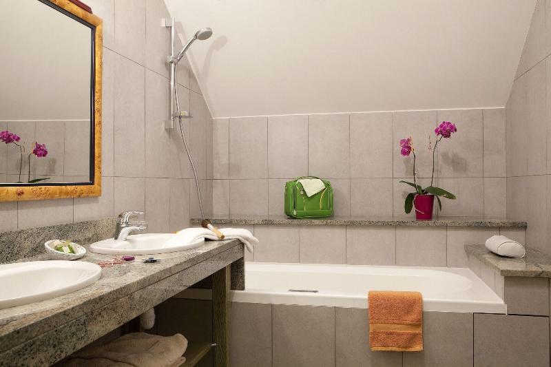 Logis Hotel O En Couleur Oucques Kültér fotó