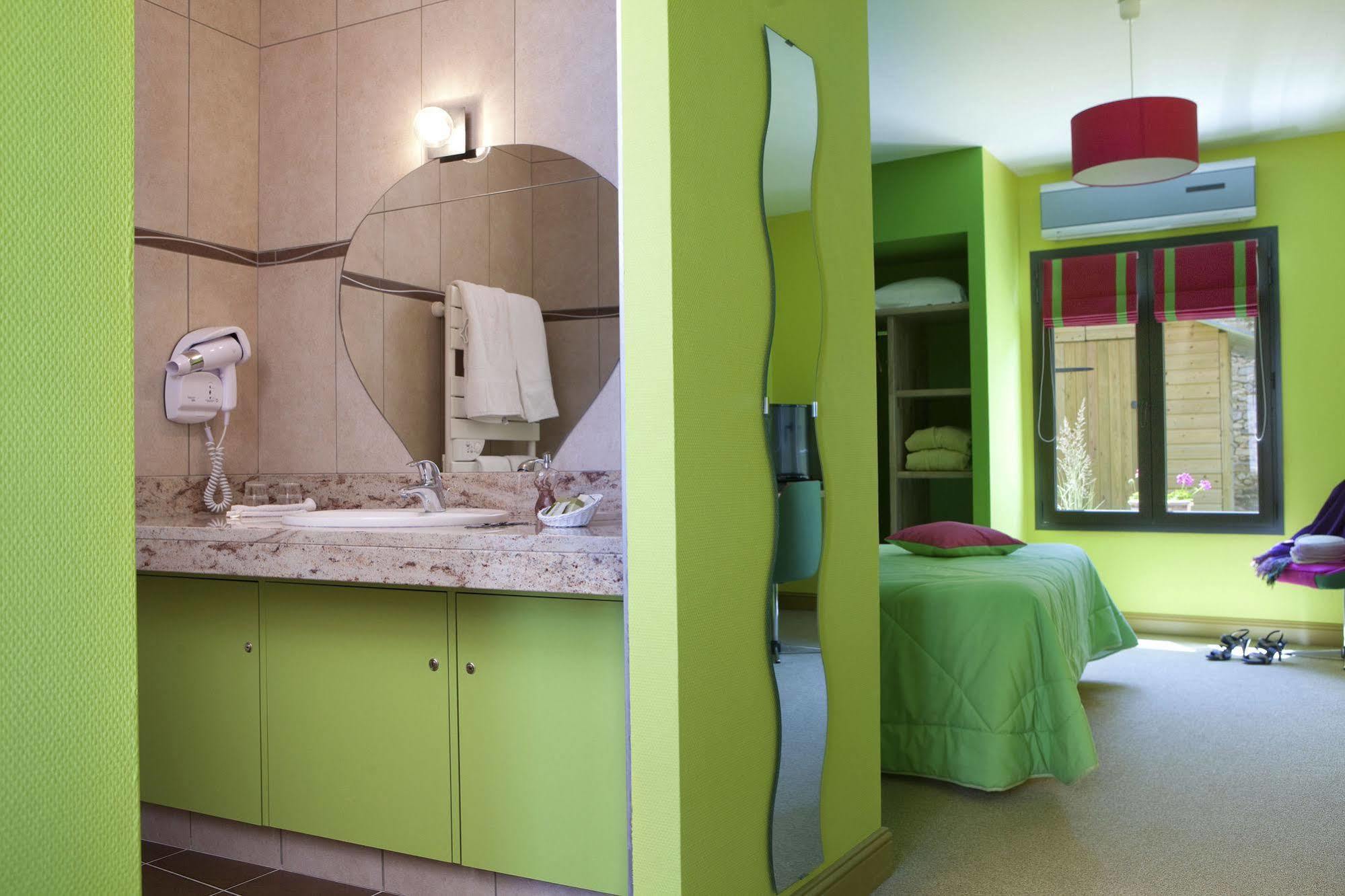 Logis Hotel O En Couleur Oucques Kültér fotó