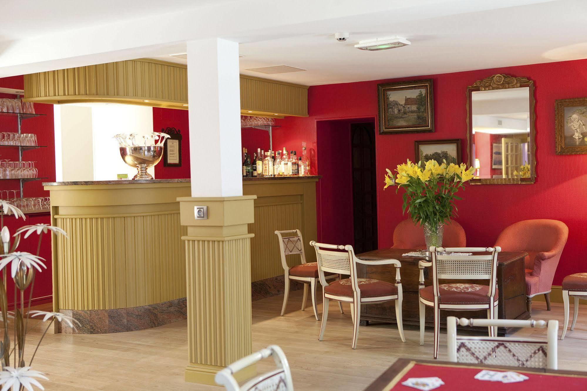 Logis Hotel O En Couleur Oucques Kültér fotó